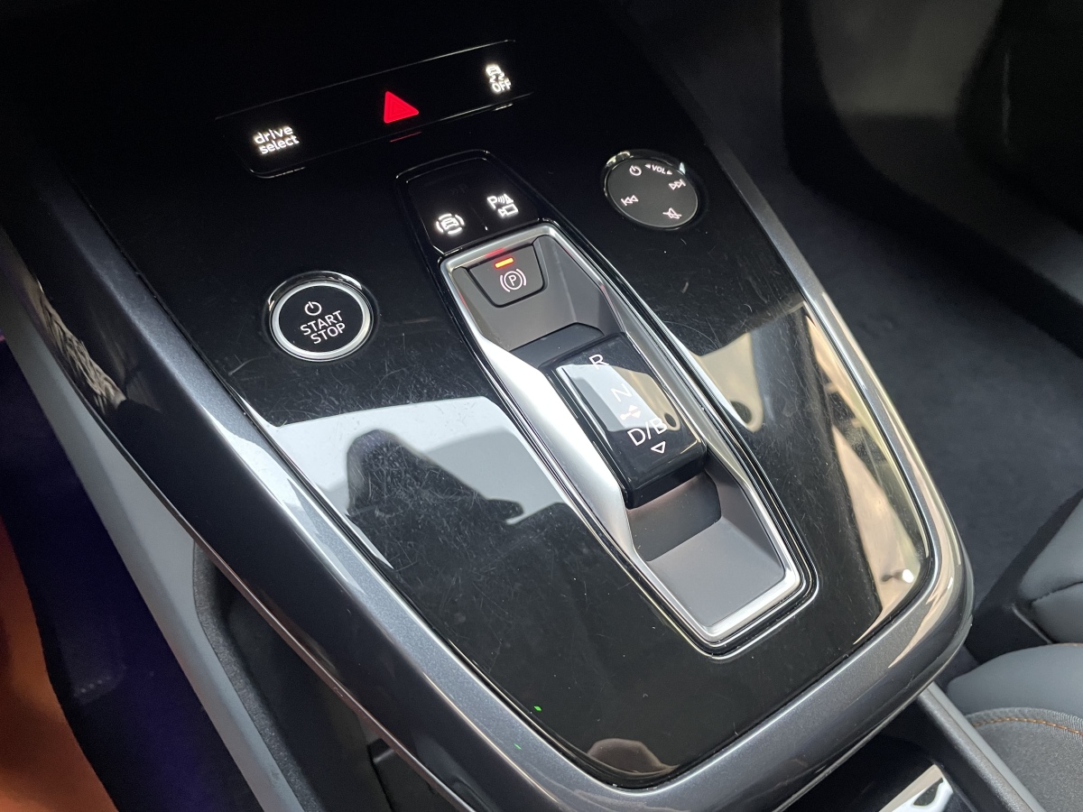 Audi Q4 e-tron 2023 #15 Audi Q4 e-tron 2023 صورة سيارة #15