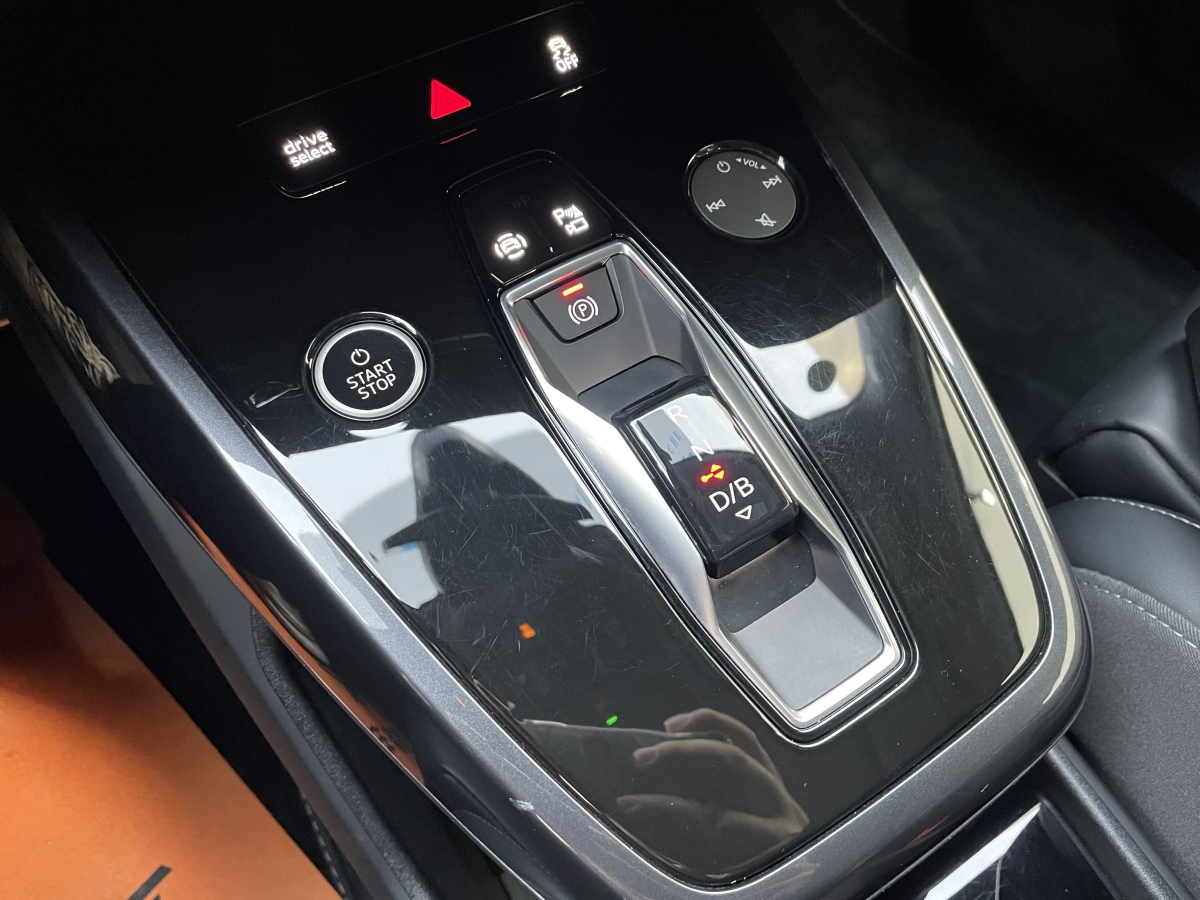 Audi Q4 e-tron 2024 immagine di auto #15