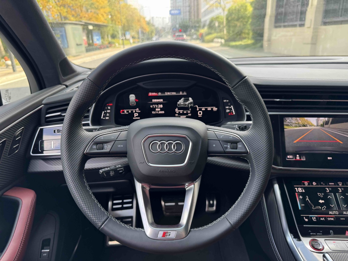 Audi SQ7 2024 car image #15