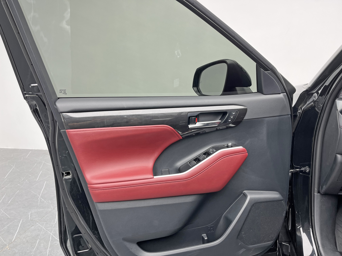 Toyota Crown Kluger 2024 immagine di auto #15