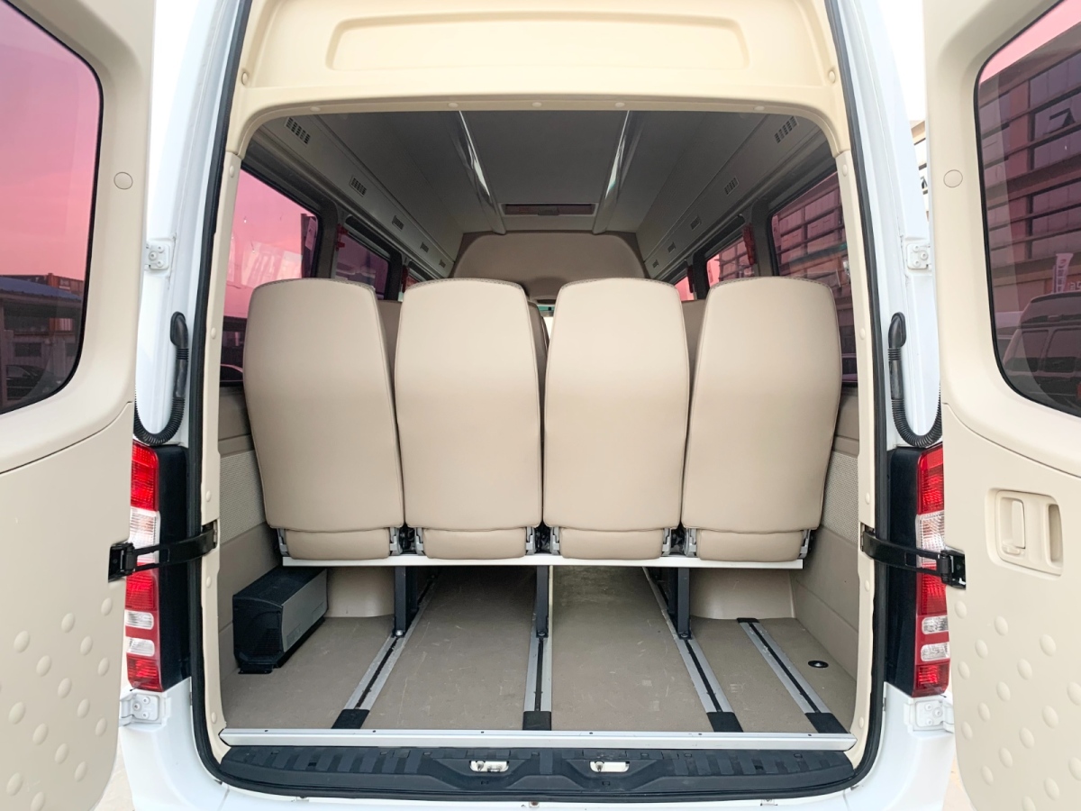 Mercedes-Benz Sprinter 2014 car image #15