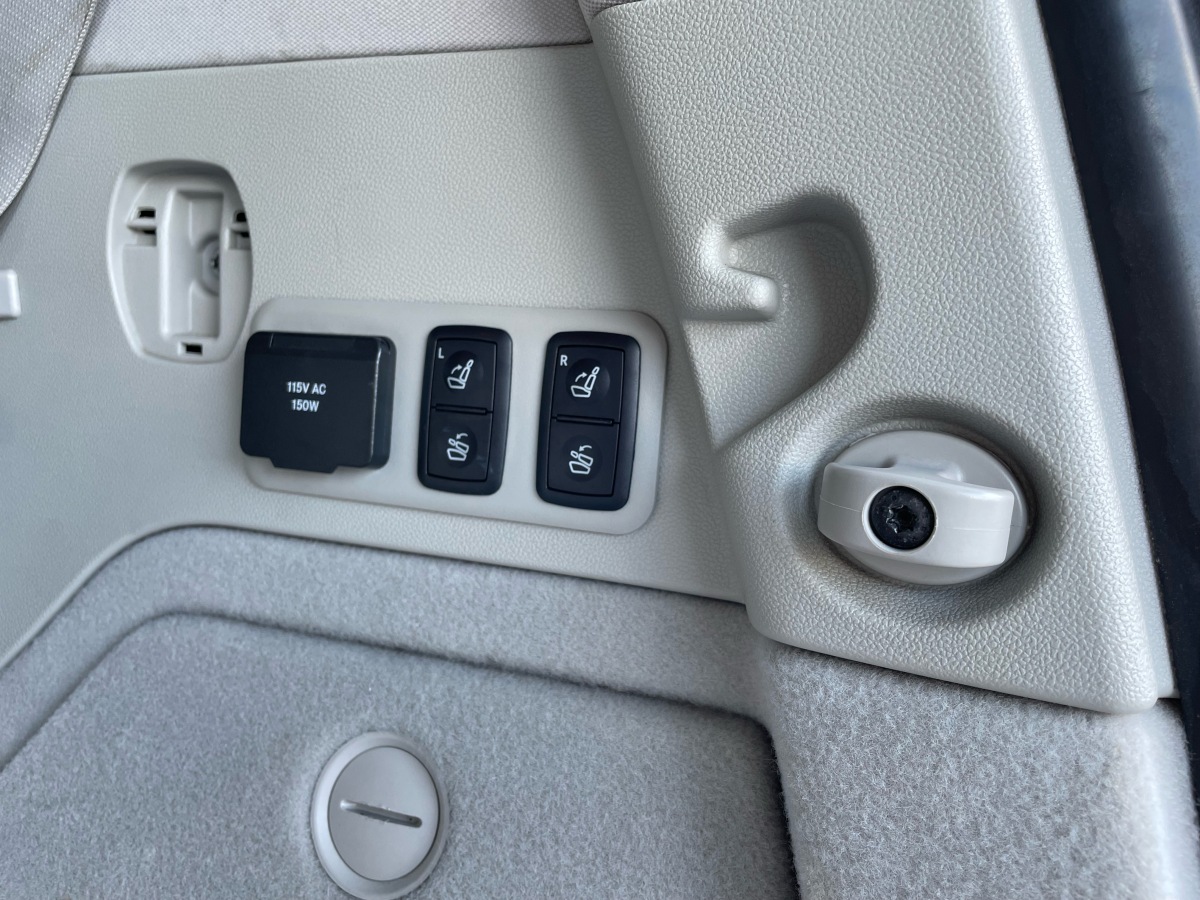 Mercedes-Benz GL Class 2010 car image #15