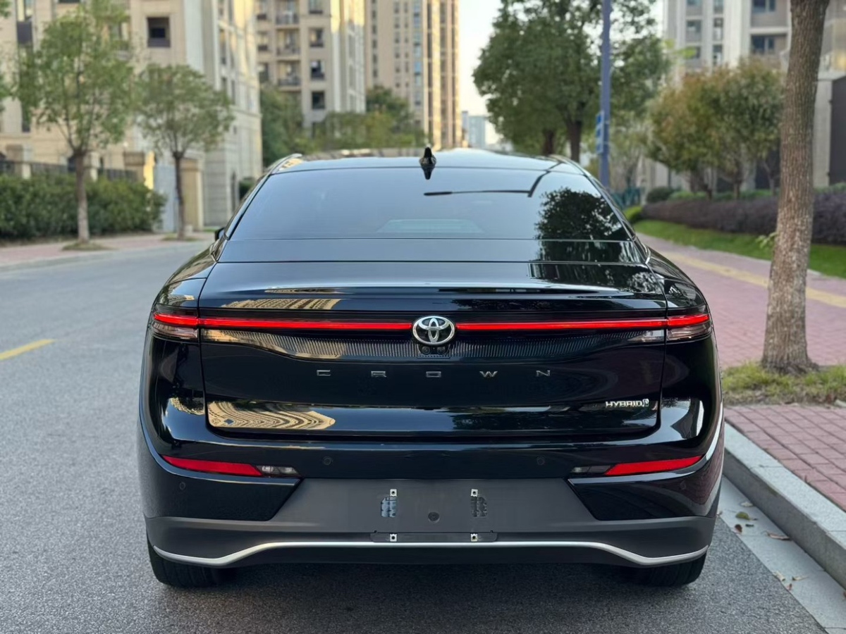 Toyota CrownSportCross 2023 image de voiture #15