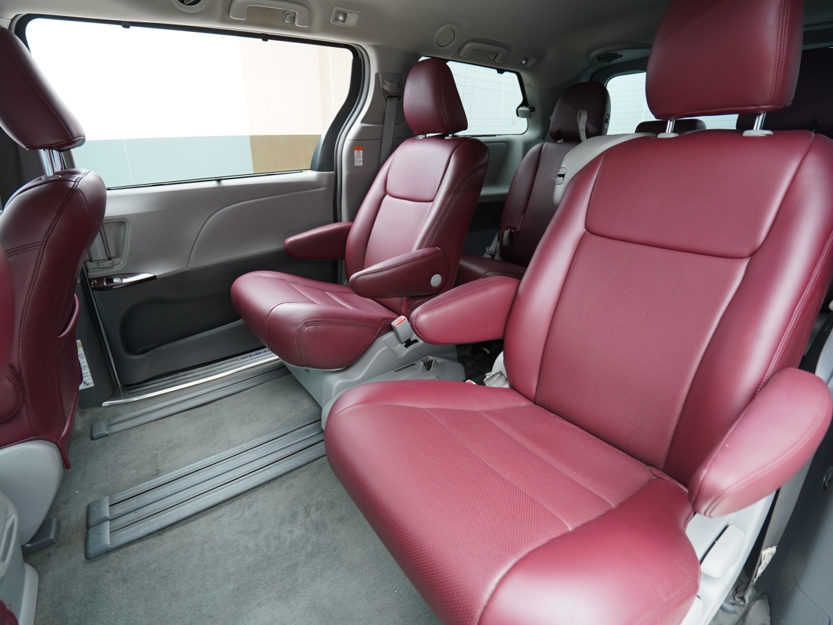Toyota SIENNA 2018 car image #15