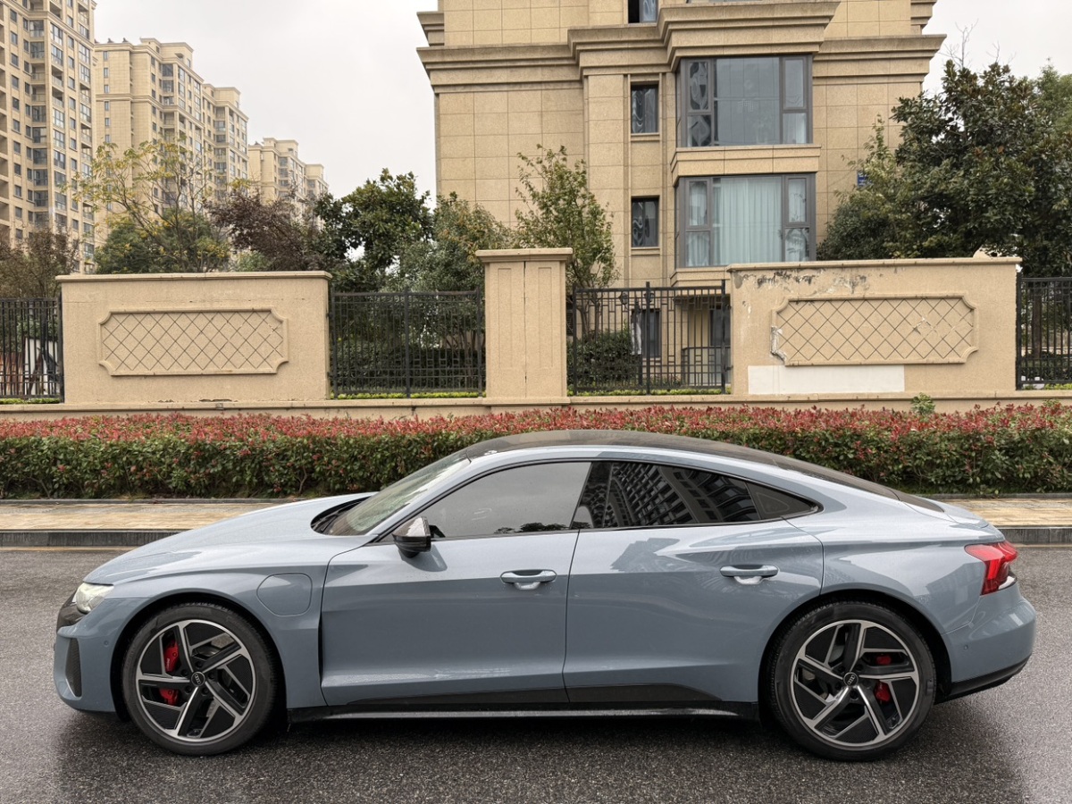 Audi RS e-tron GT 2024 immagine di auto #15