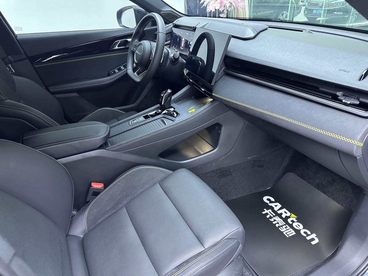 Lynk & Co 03 2024 car image #15