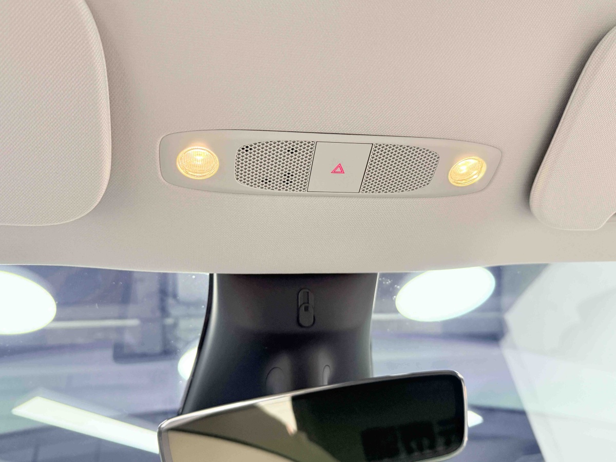 Tesla Model Y 2023 #15 Tesla Model Y 2023 car image #15