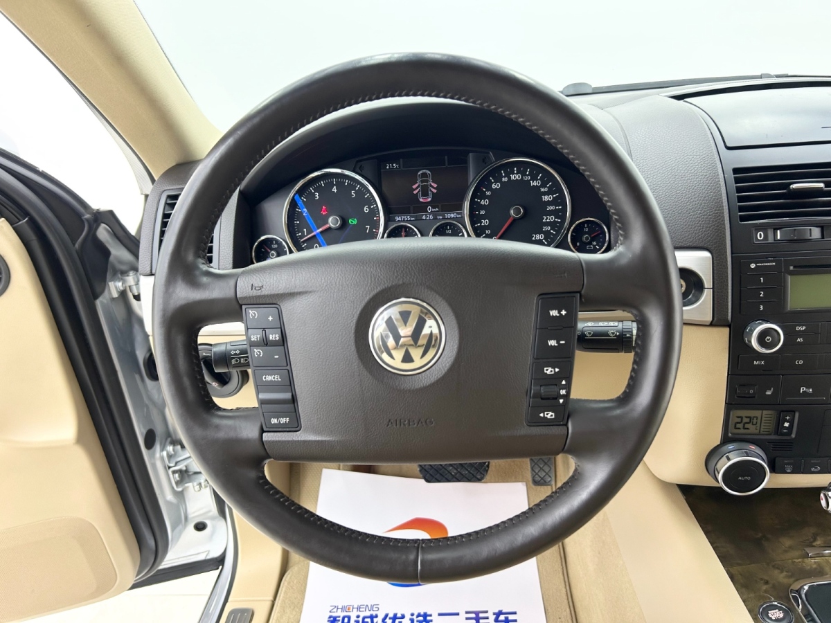Volkswagen Touareg 2010 car image #15
