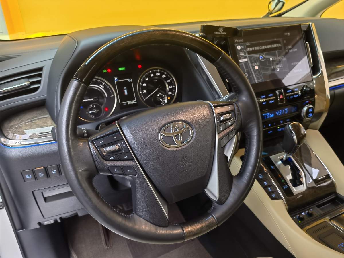 Toyota Vellfire 2023 car image #15