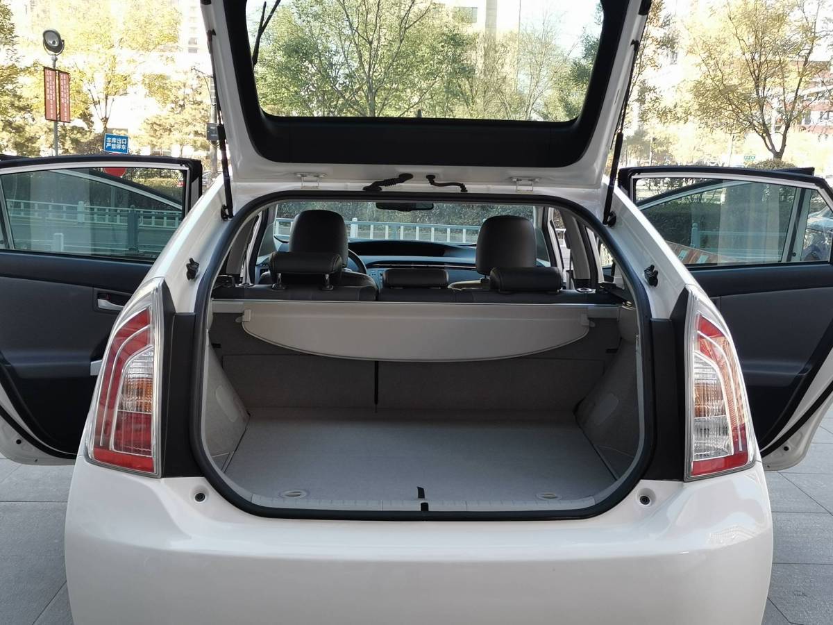 Toyota Prius 2015 car image #15