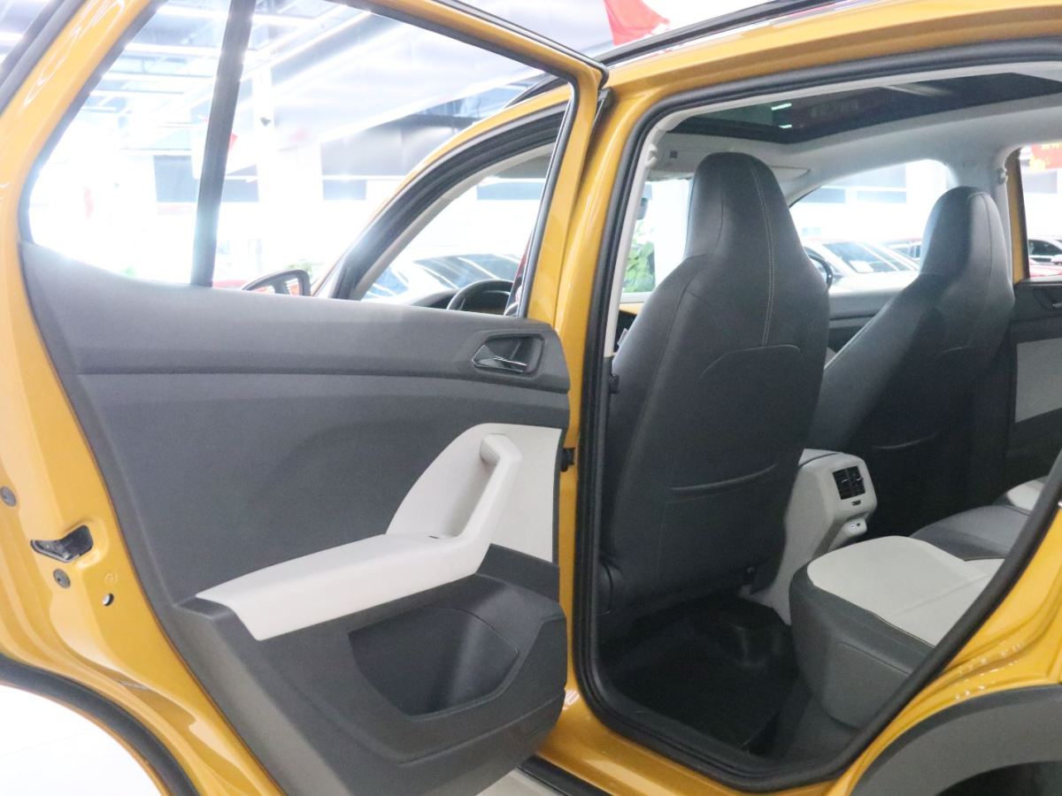 Volkswagen T-Cross 2022 car image #15