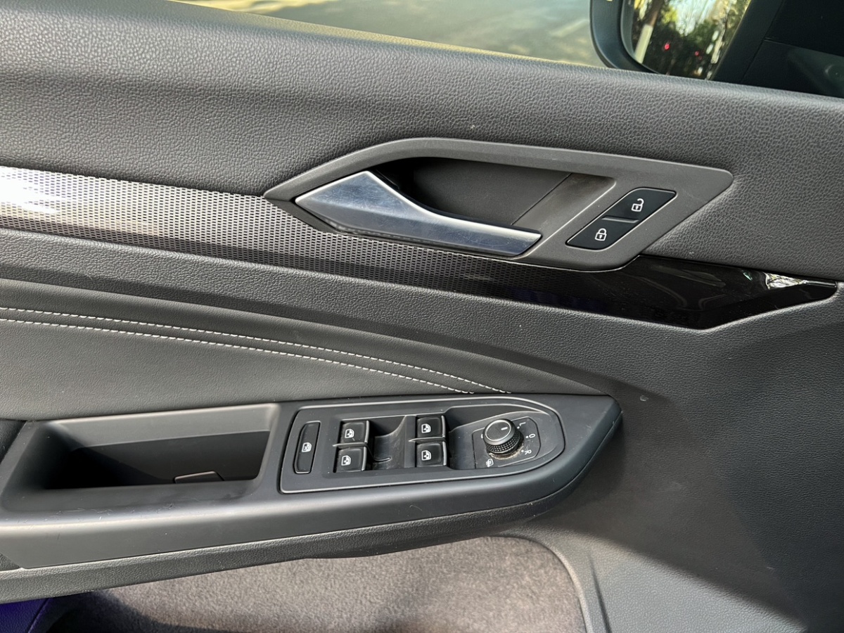 Volkswagen Golf 2023 صورة سيارة #15