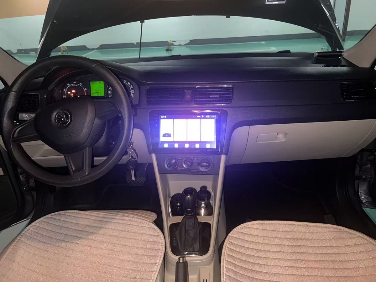 Skoda Rapid 2017 immagine di auto #15