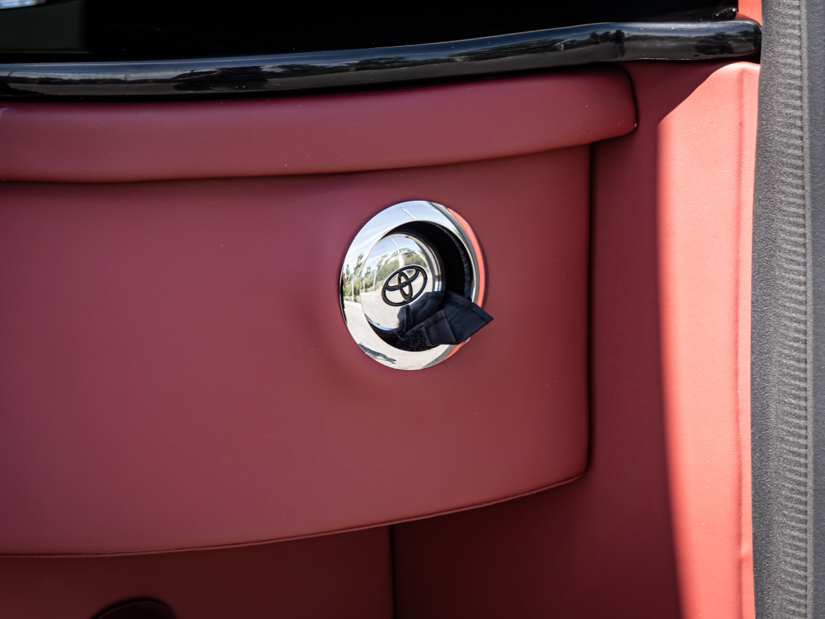 Toyota Hiace 2024 car image #15