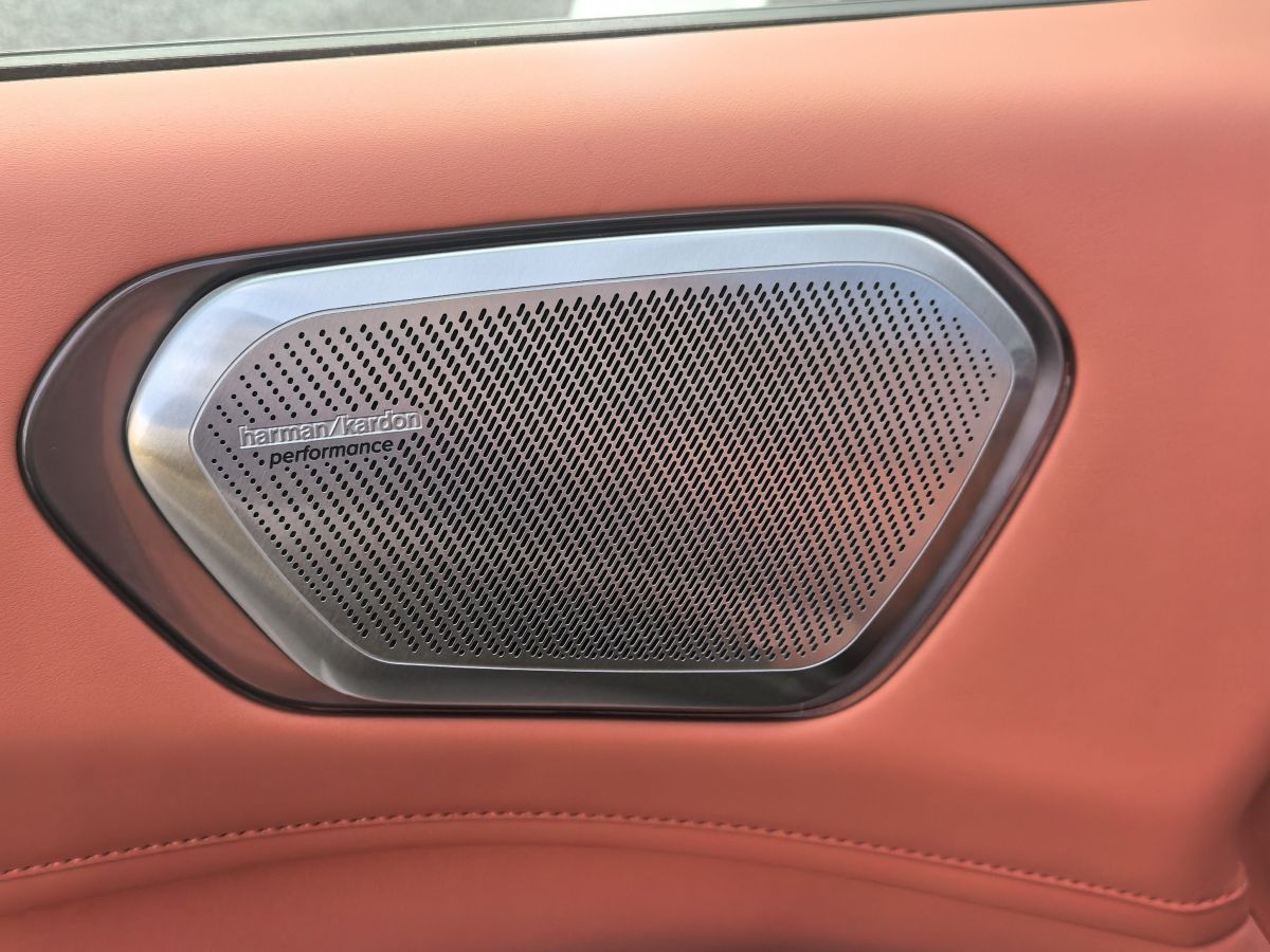 Lynk & Co 900 2025 car image #15
