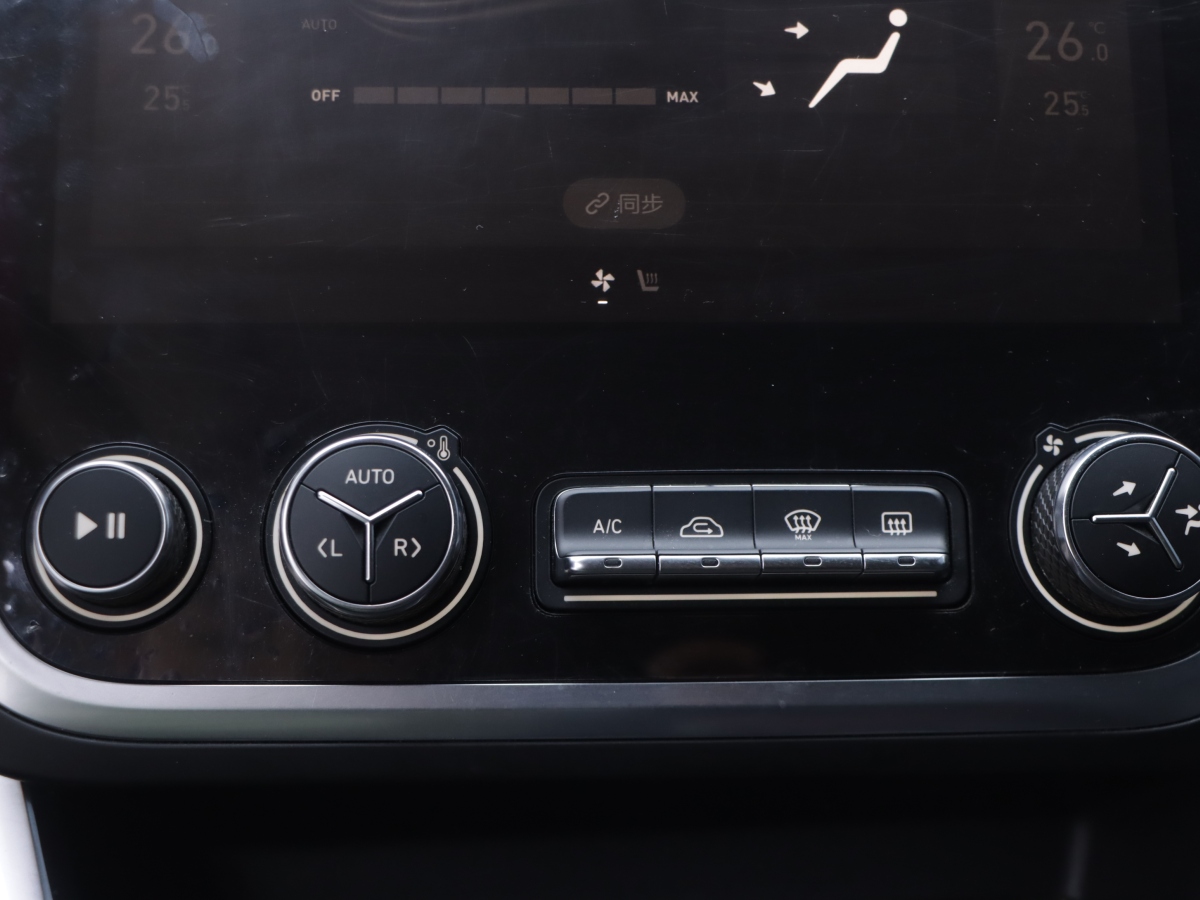 Lynk & Co 01 EM-P 2018 car image #15