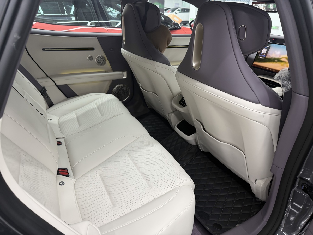 Avatr 06 2025 car image #15