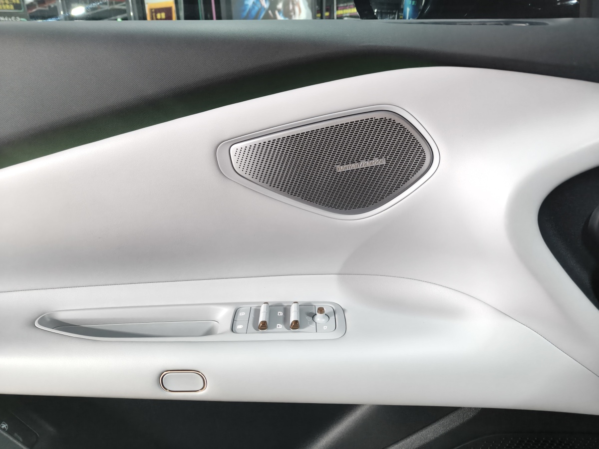 Lynk & Co Z10 2024 car image #15