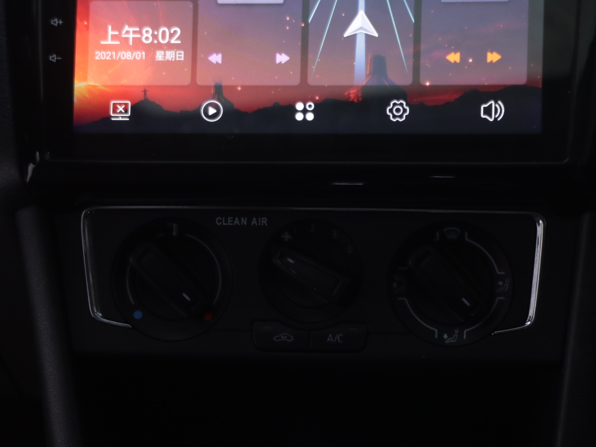 Volkswagen Polo 2018 car image #15