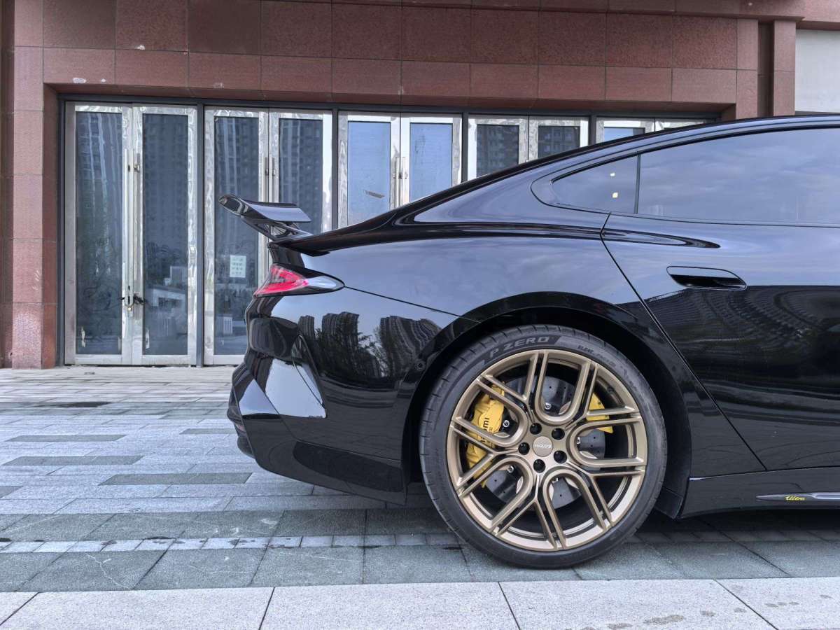 MI SU7 Ultra 2025 car image #15