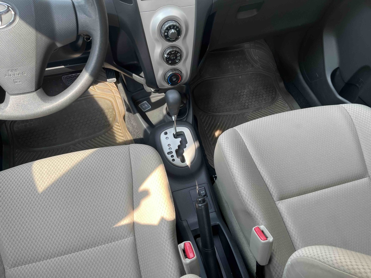 Toyota Yaris 2010 imagem de carro #15