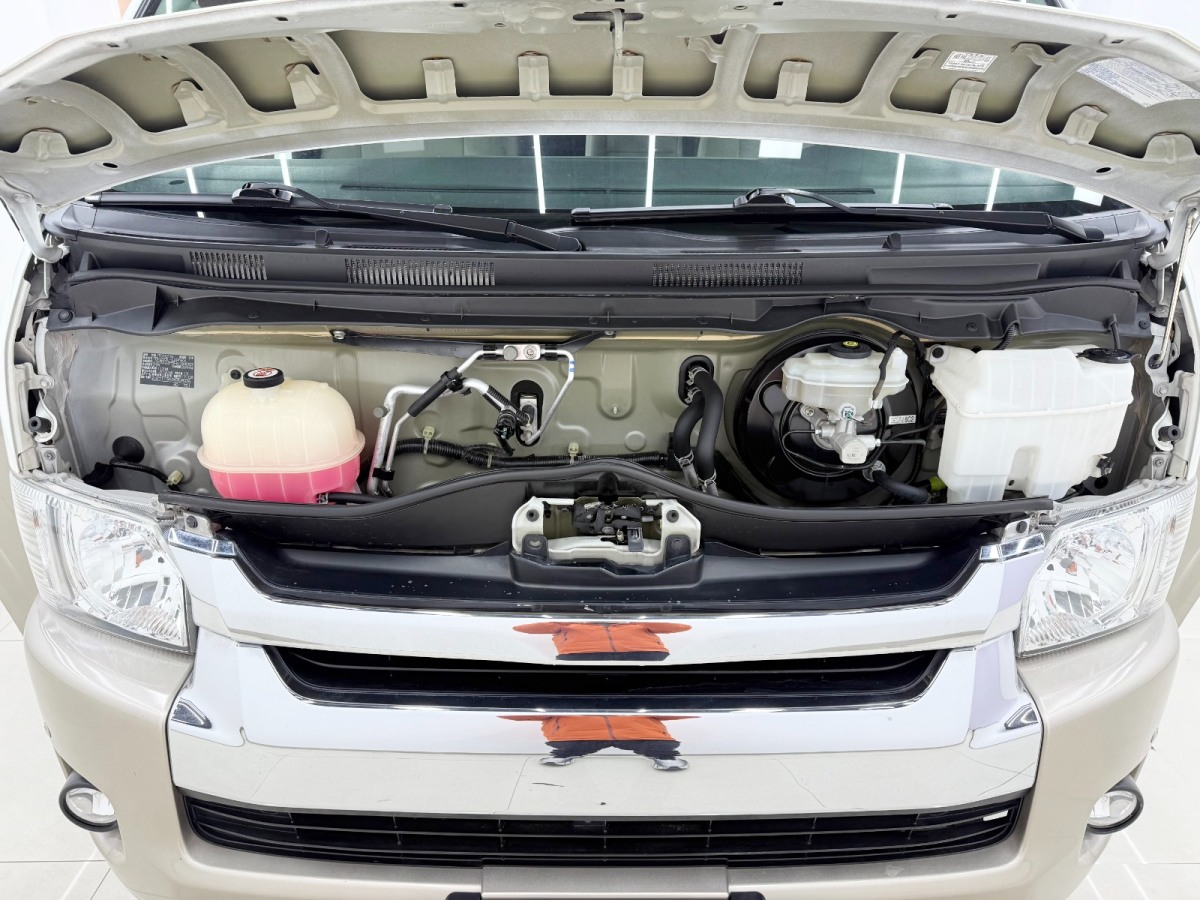 Toyota Hiace 2017 car image #15