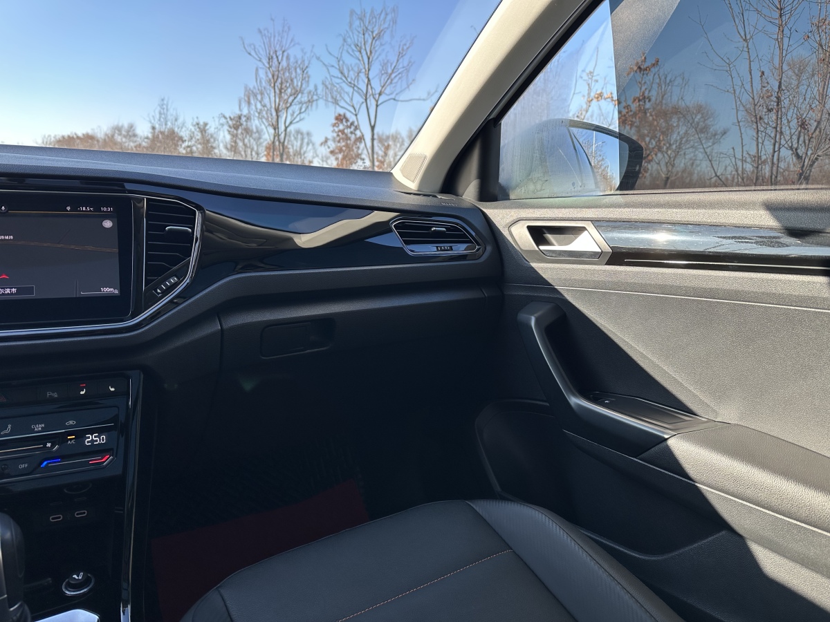 Volkswagen T-Roc 2021 car image #15