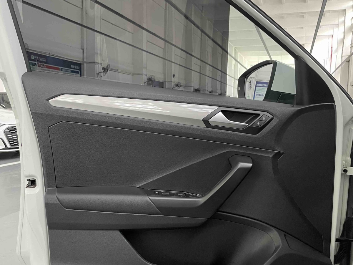 Volkswagen T-Roc 2022 #15 Volkswagen T-Roc 2022 car image #15