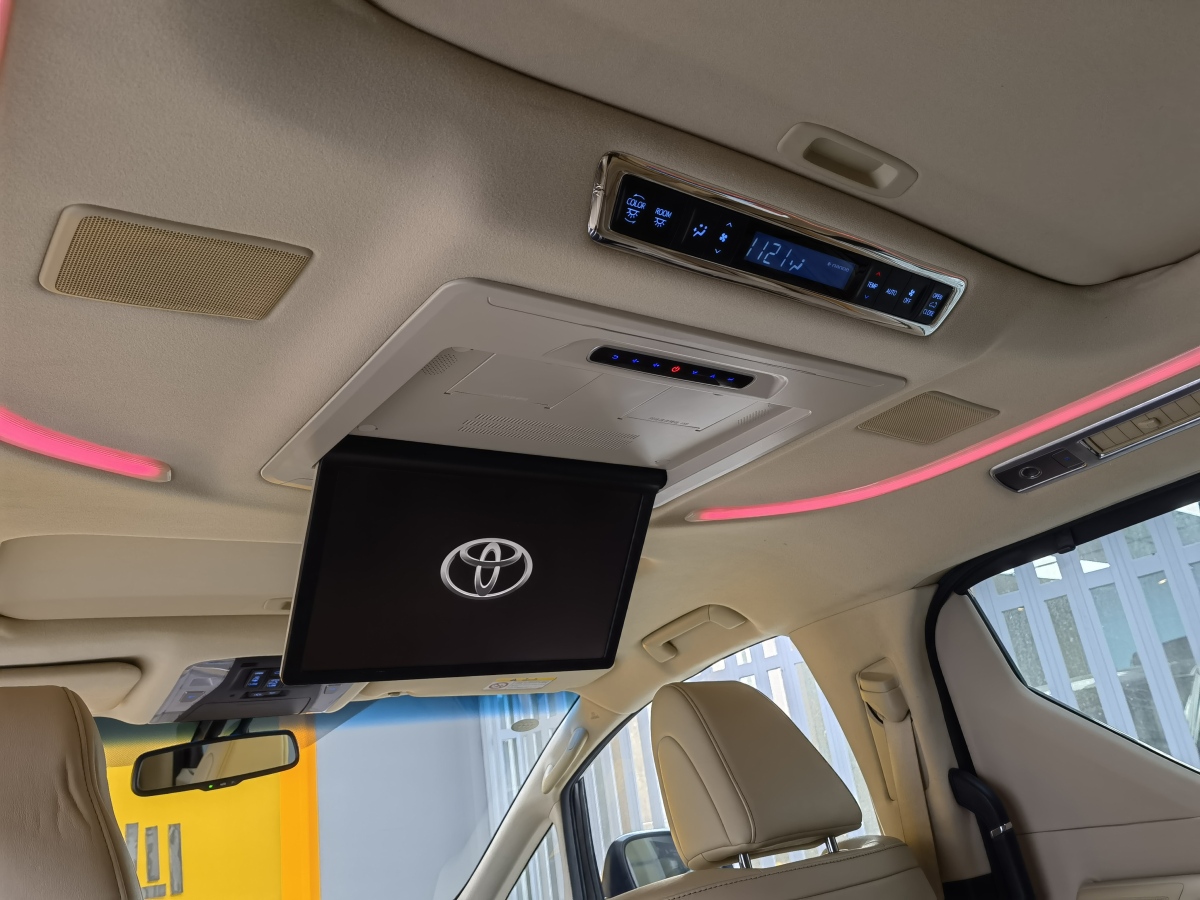 Toyota Alphard 2018 car image #15