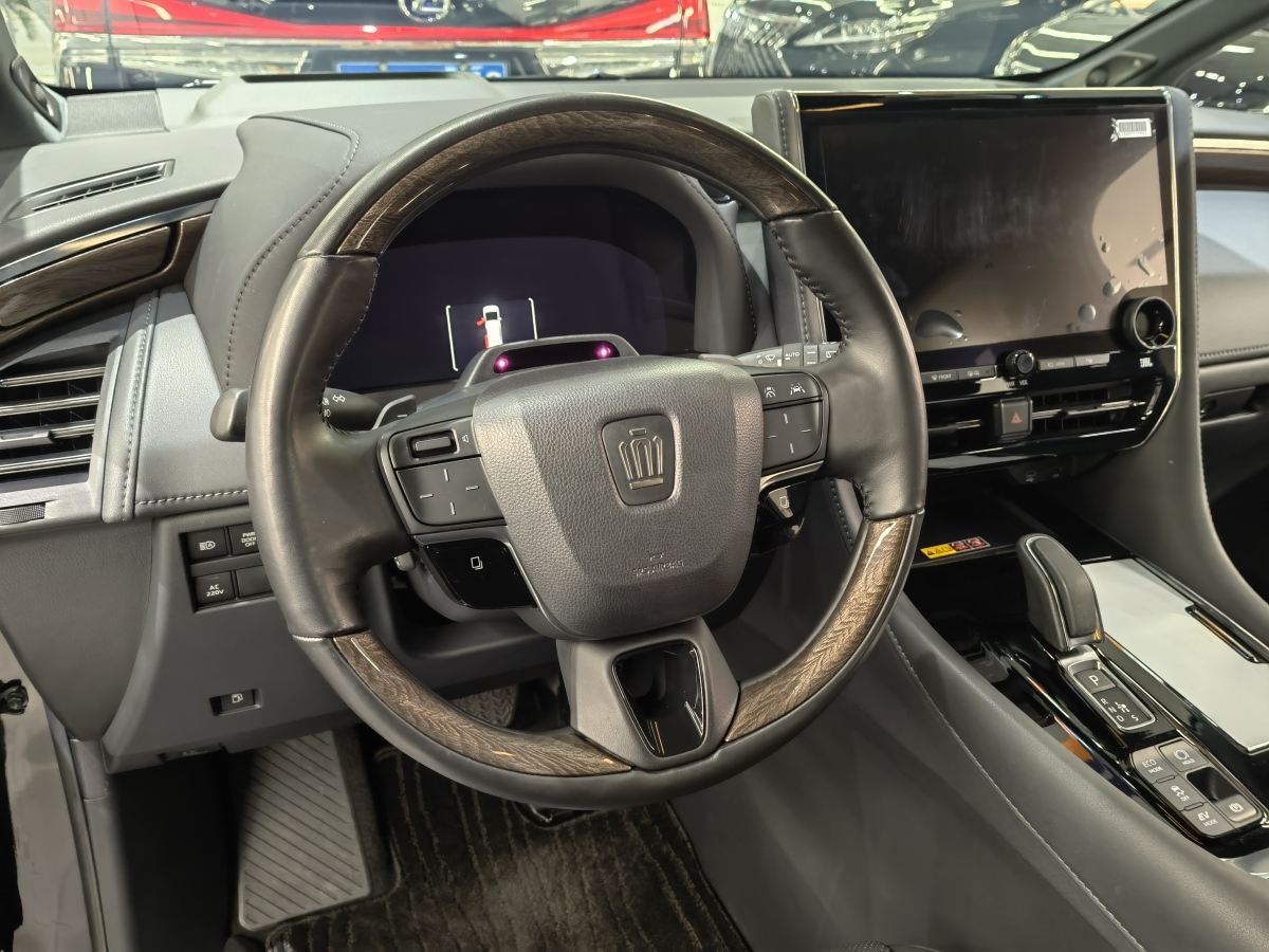 Toyota Vellfire 2025 car image #15