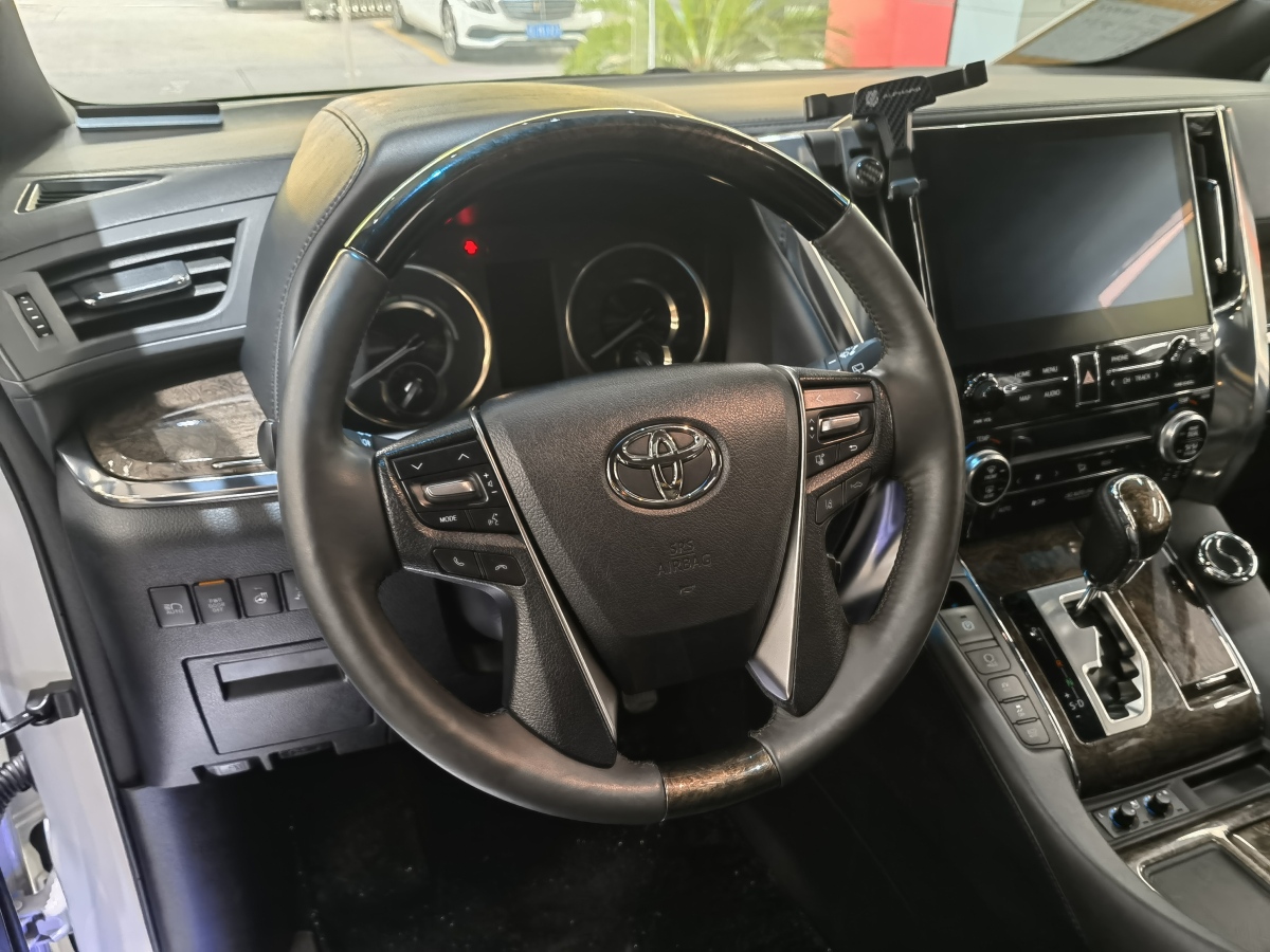 Toyota Alphard 2021 car image #15