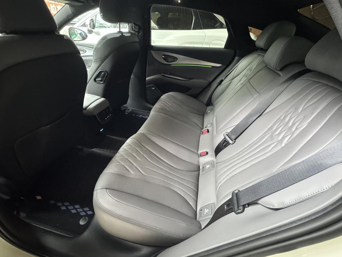 BYD Seal 07 DM-i 2025 car image #15