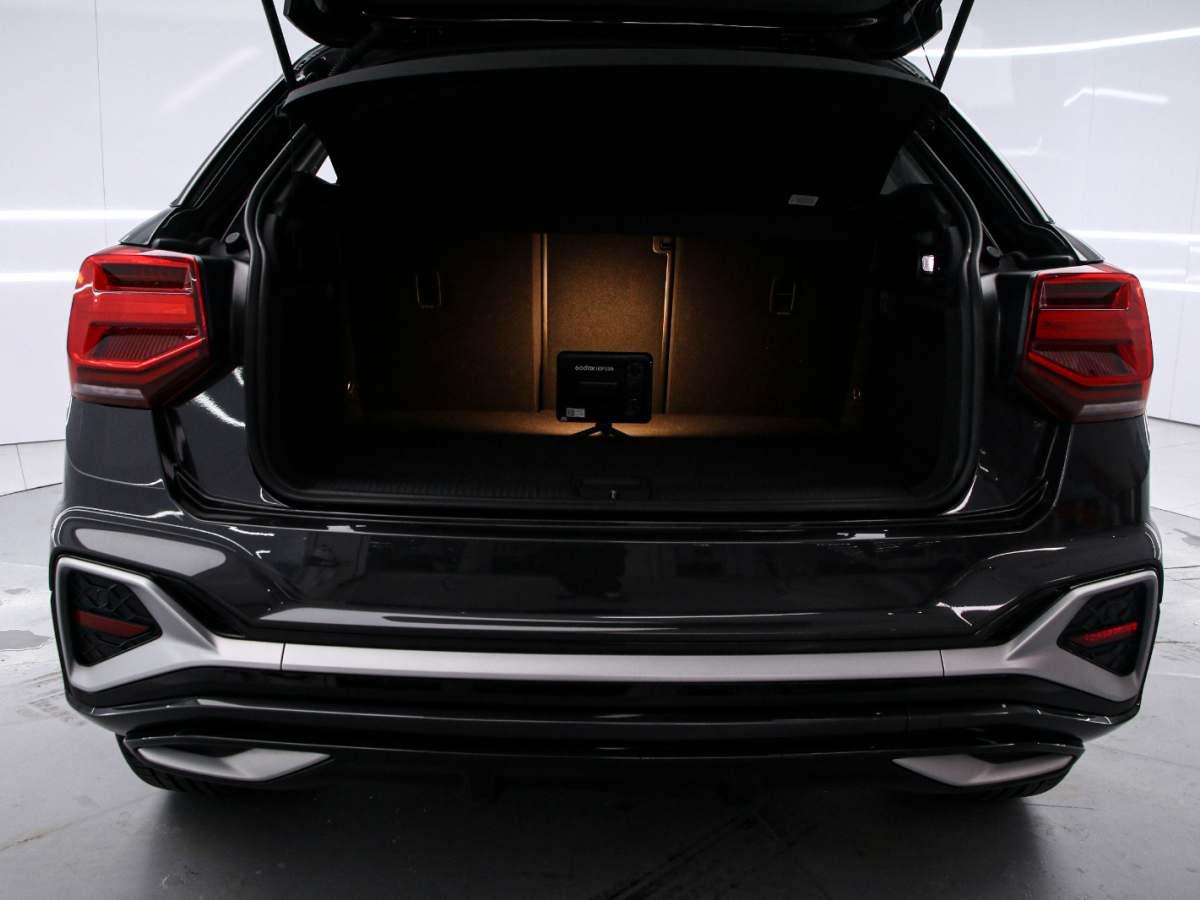 Audi Q2L 2021 immagine di auto #15