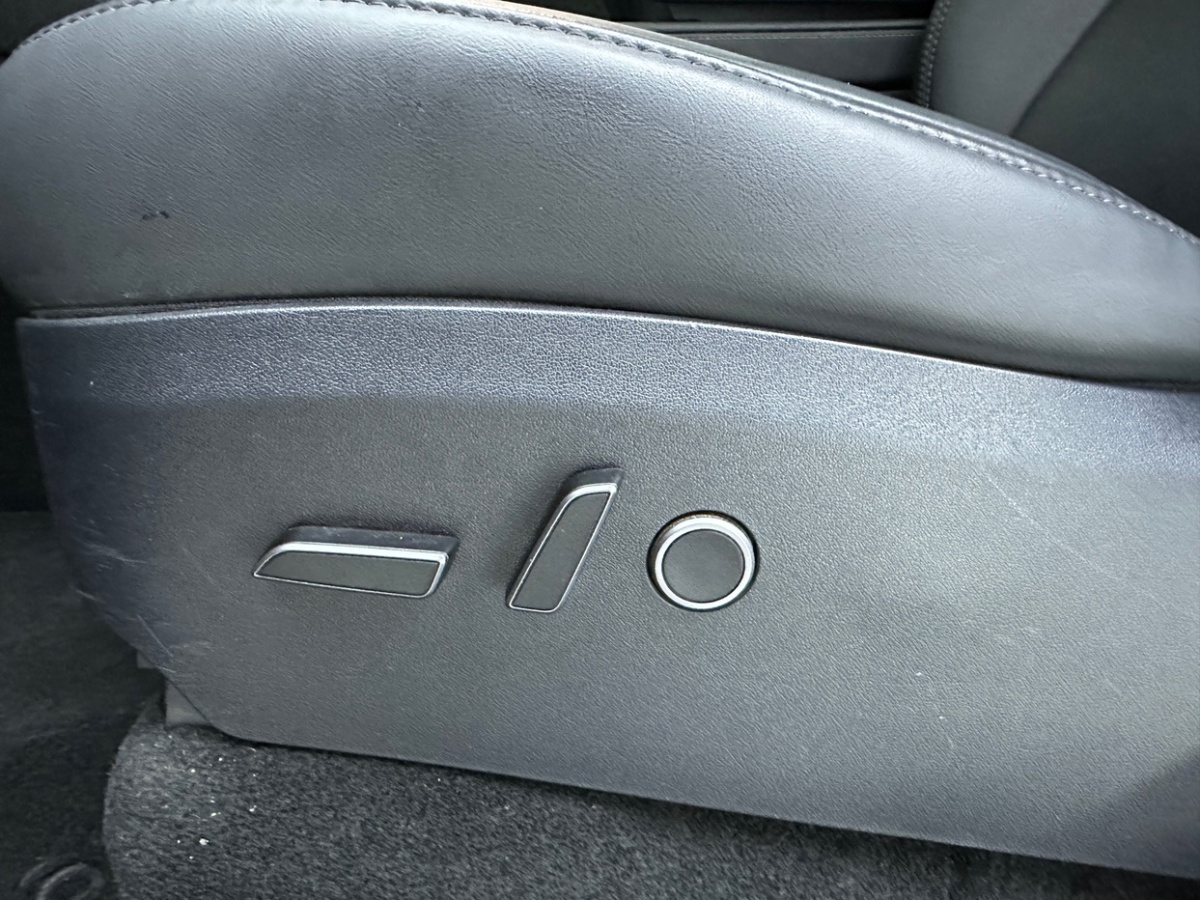 Tesla Model Y 2023 car image #15
