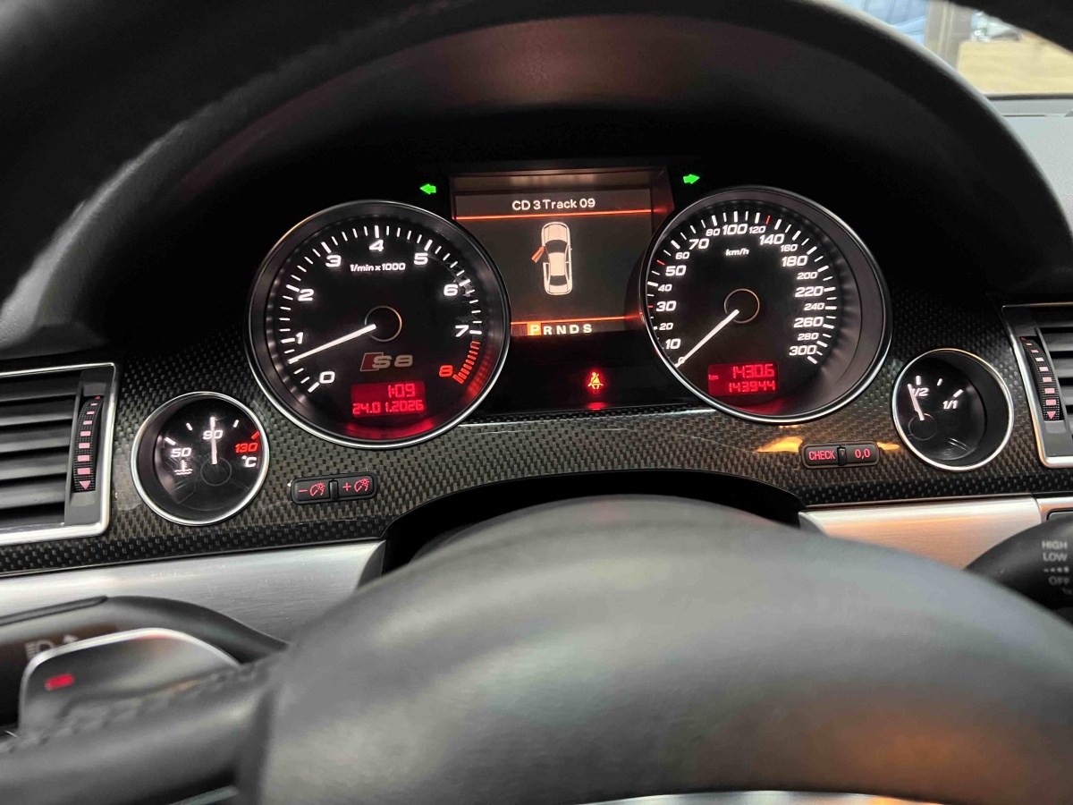 Audi S8 2009 car image #15