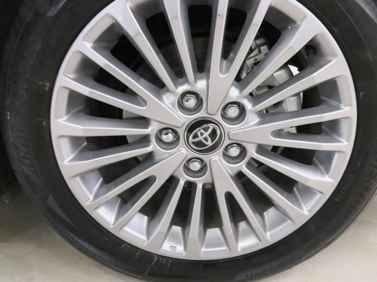 Toyota Camry 2024 immagine di auto #15