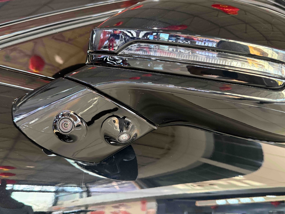 Xpeng G9 2025 صورة سيارة #15