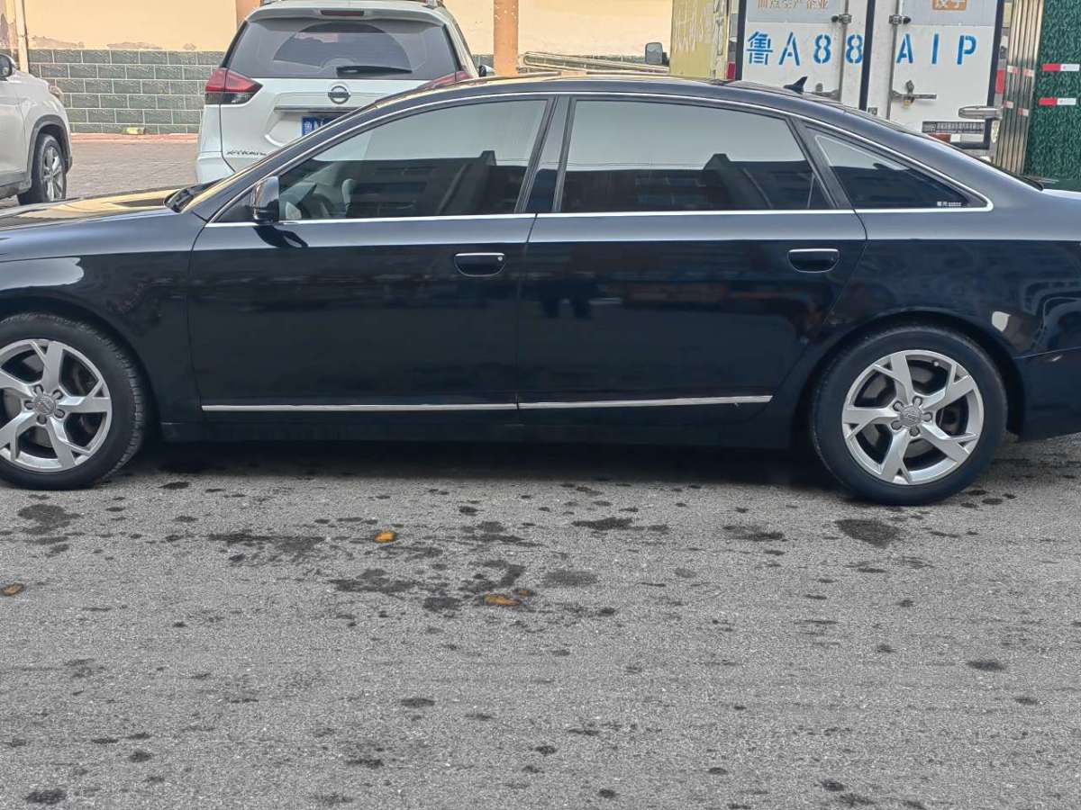 Audi 2010 car image #15