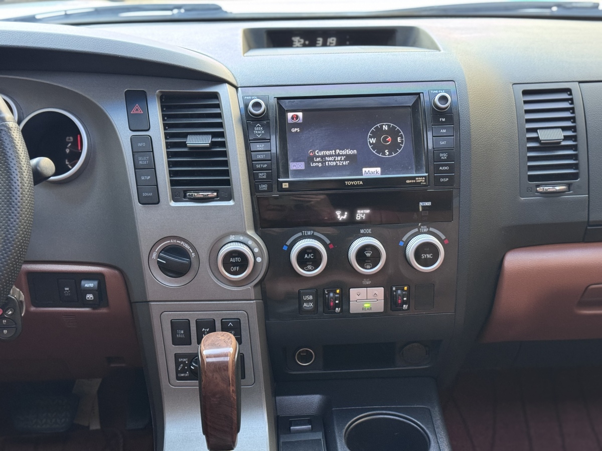 Toyota Sequoia 2010 #15 Toyota Sequoia 2010 imagen de coche #15