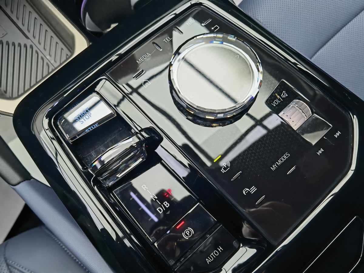 BMW i5 2024 immagine di auto #15