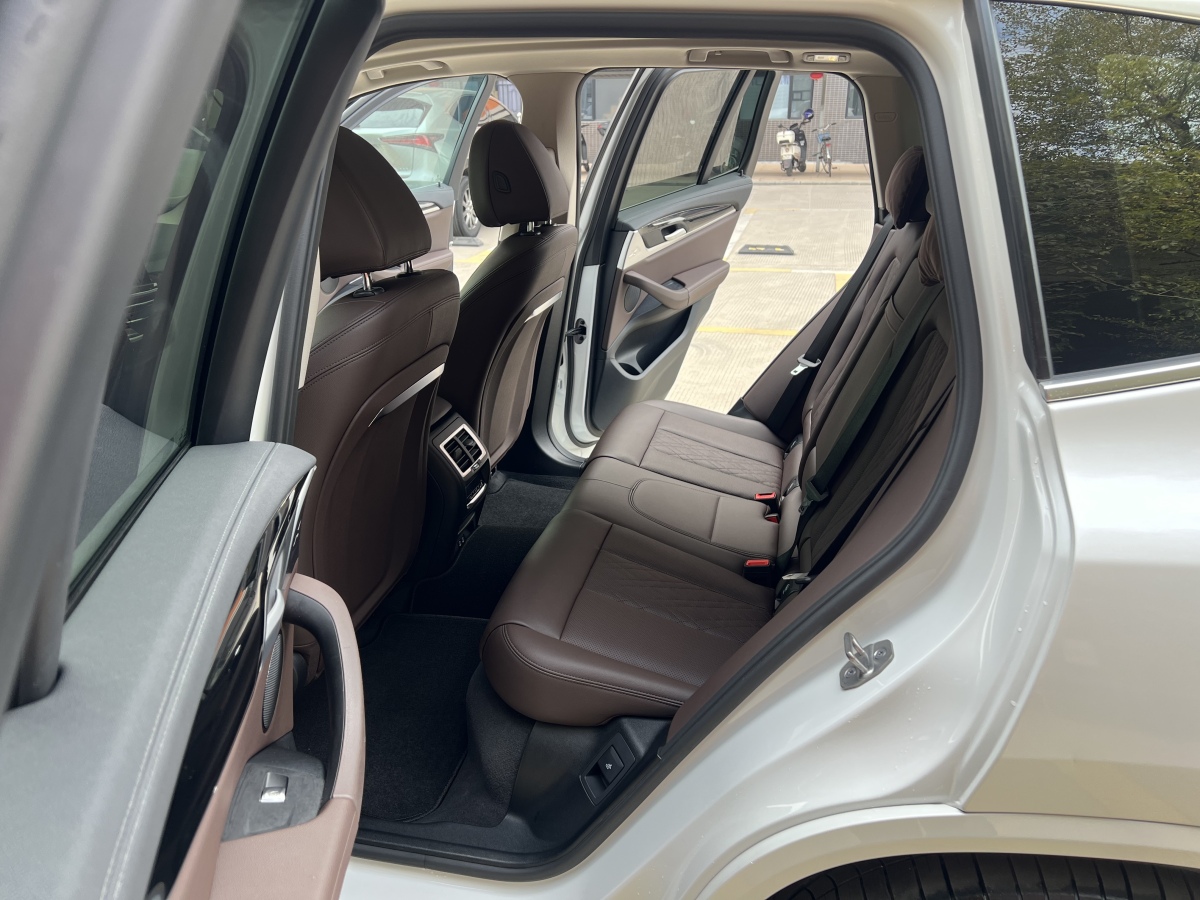 BMW iX3 2021 immagine di auto #15