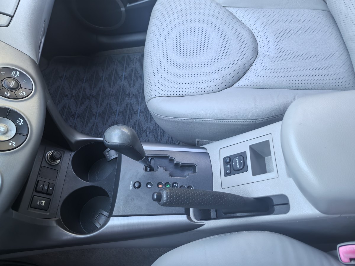 Toyota RAV4 (Imported) 2008 image de voiture #15