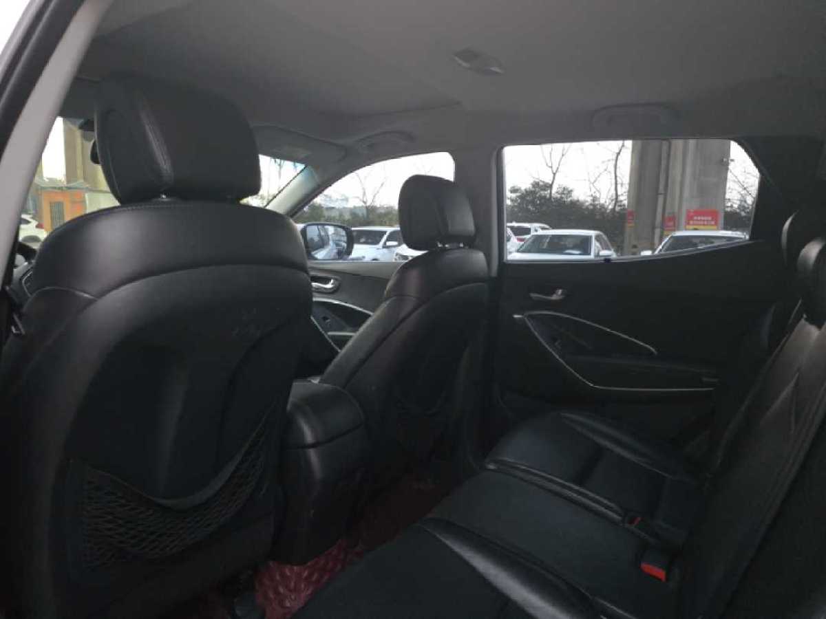 Hyundai Santa Fe 2014 car image #15