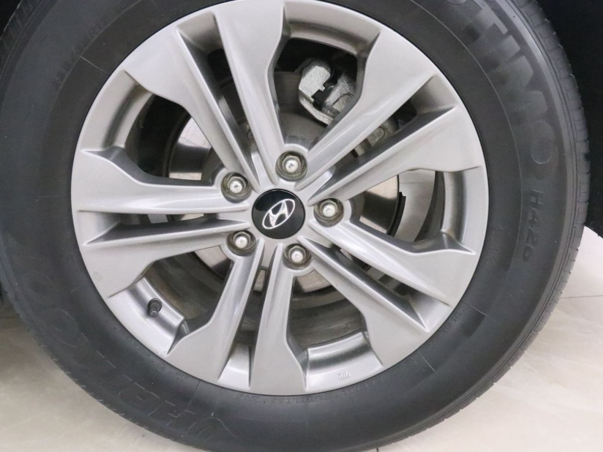 Hyundai Santa Fe 2015 car image #15