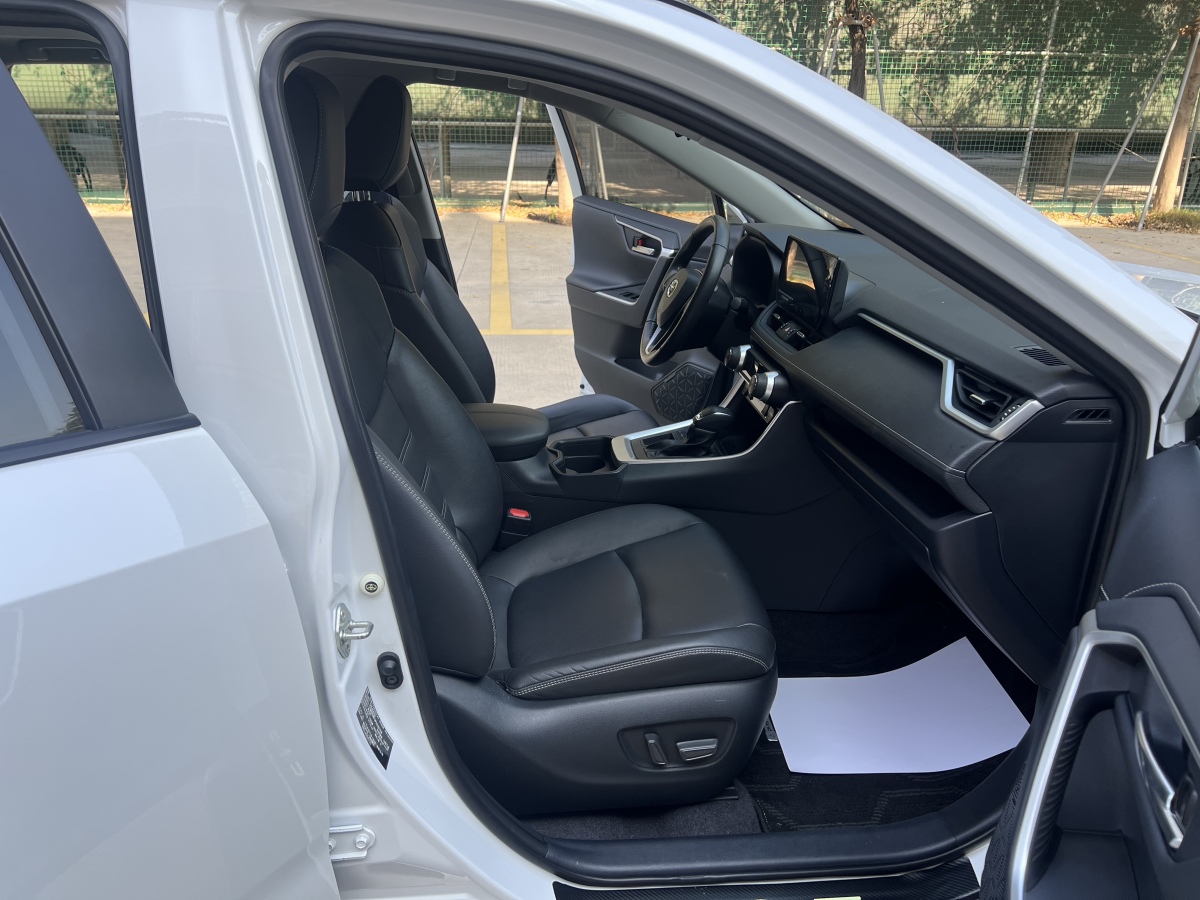 Toyota RAV4 2024 car image #15