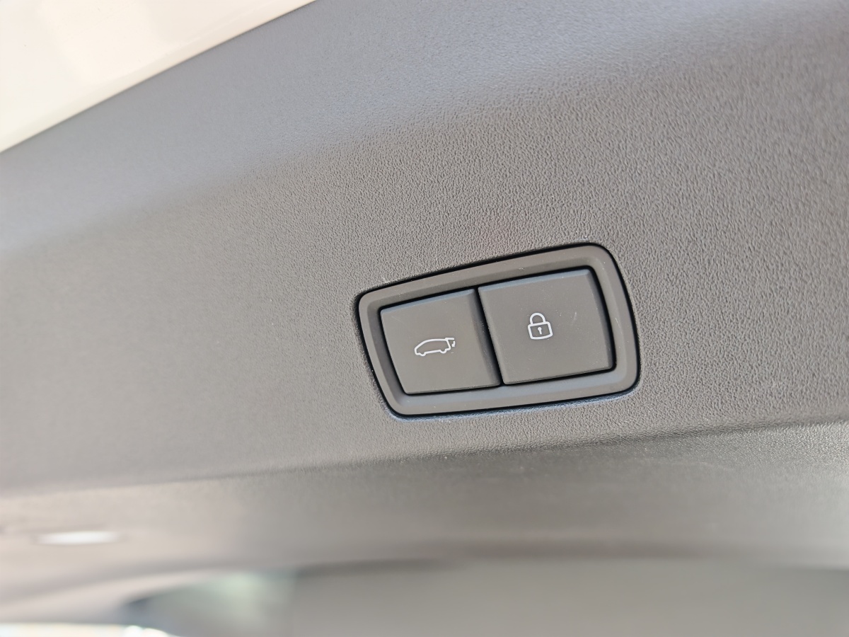 理想汽车 理想MEGA 2025 汽车图片 #15