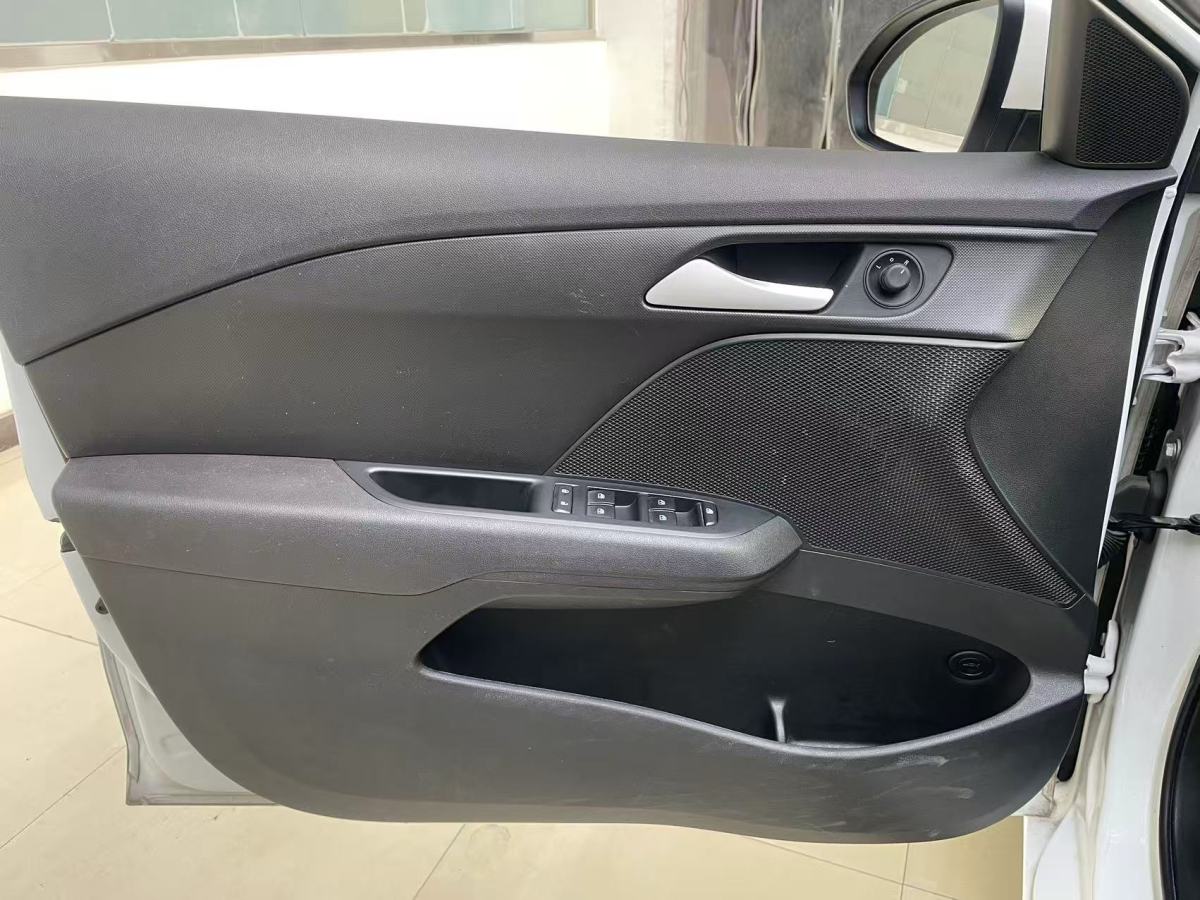 Chevrolet Cavalier 2018 car image #15