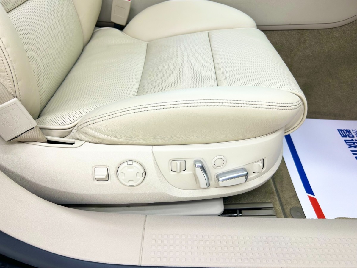 Audi A8 2008 car image #15