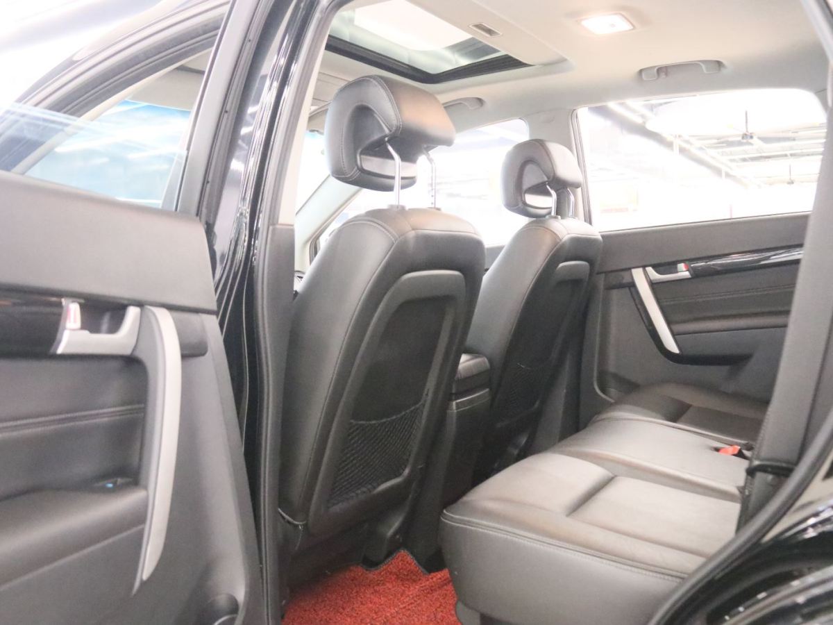 Chevrolet Captiva 2016 car image #15