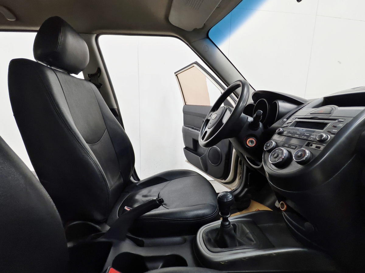 起亚 秀尔 2013 汽车图片 #15